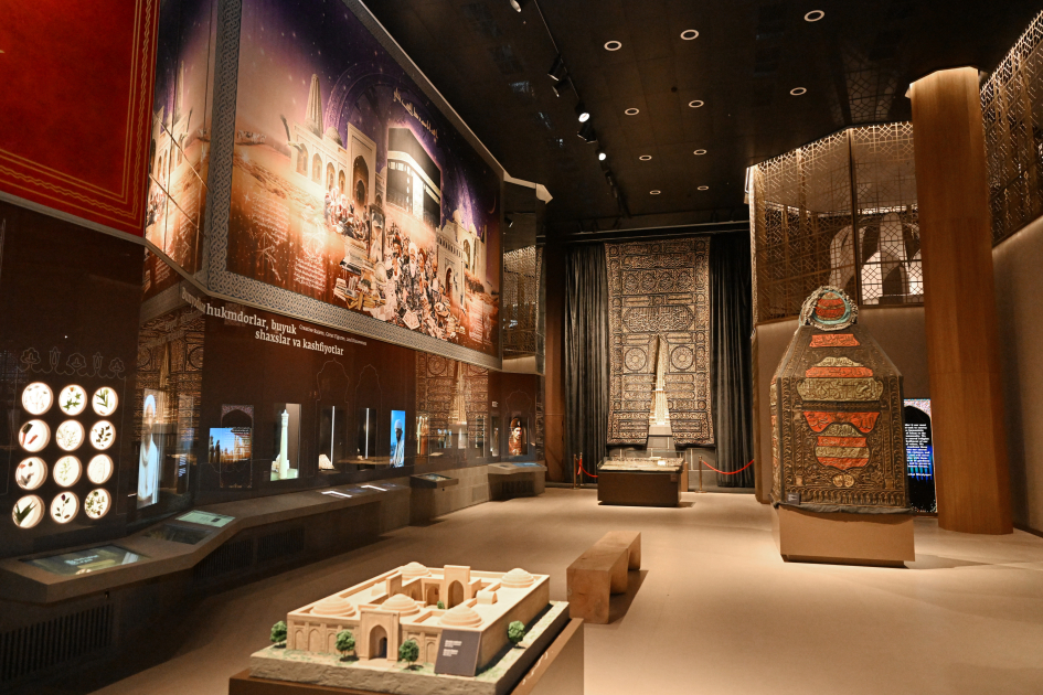 Prezident İlham Əliyev Daşkənddə İslam Sivilizasiyası Mərkəzi ilə tanış olub (FOTO) (YENİLƏNİB)