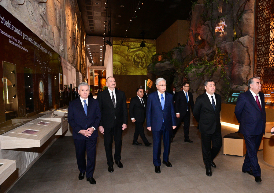 Prezident İlham Əliyev Daşkənddə İslam Sivilizasiyası Mərkəzi ilə tanış olub (FOTO) (YENİLƏNİB)