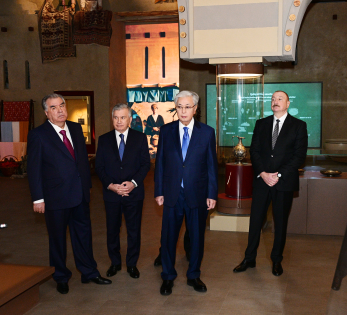 Prezident İlham Əliyev Daşkənddə İslam Sivilizasiyası Mərkəzi ilə tanış olub (FOTO) (YENİLƏNİB)