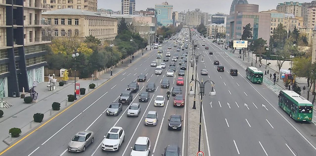 Sürücülərin NƏZƏRİNƏ: Paytaxtın bir sıra yollarında tıxac var - SİYAHI (FOTO)