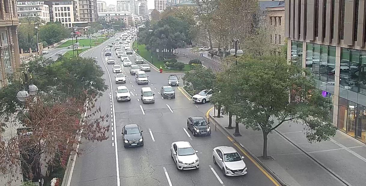 Sürücülərin NƏZƏRİNƏ: Paytaxtın bir sıra yollarında tıxac var - SİYAHI (FOTO)