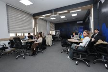 “Euronews Academy” layihəsi çərçivəsində “Rəqəmsal Jurnalistika” mövzusunda təlim proqramına başlanıb (FOTO)