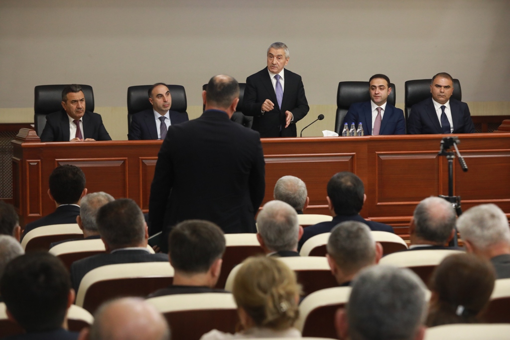 Paytaxt rayonlarında soyuq qışa hazırlıqla bağlı müşavirələr keçirilir (FOTO)