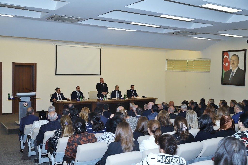 Paytaxt rayonlarında soyuq qışa hazırlıqla bağlı müşavirələr keçirilir (FOTO)