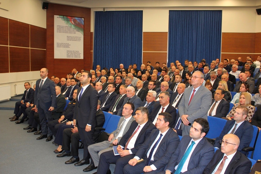 Paytaxt rayonlarında soyuq qışa hazırlıqla bağlı müşavirələr keçirilir (FOTO)