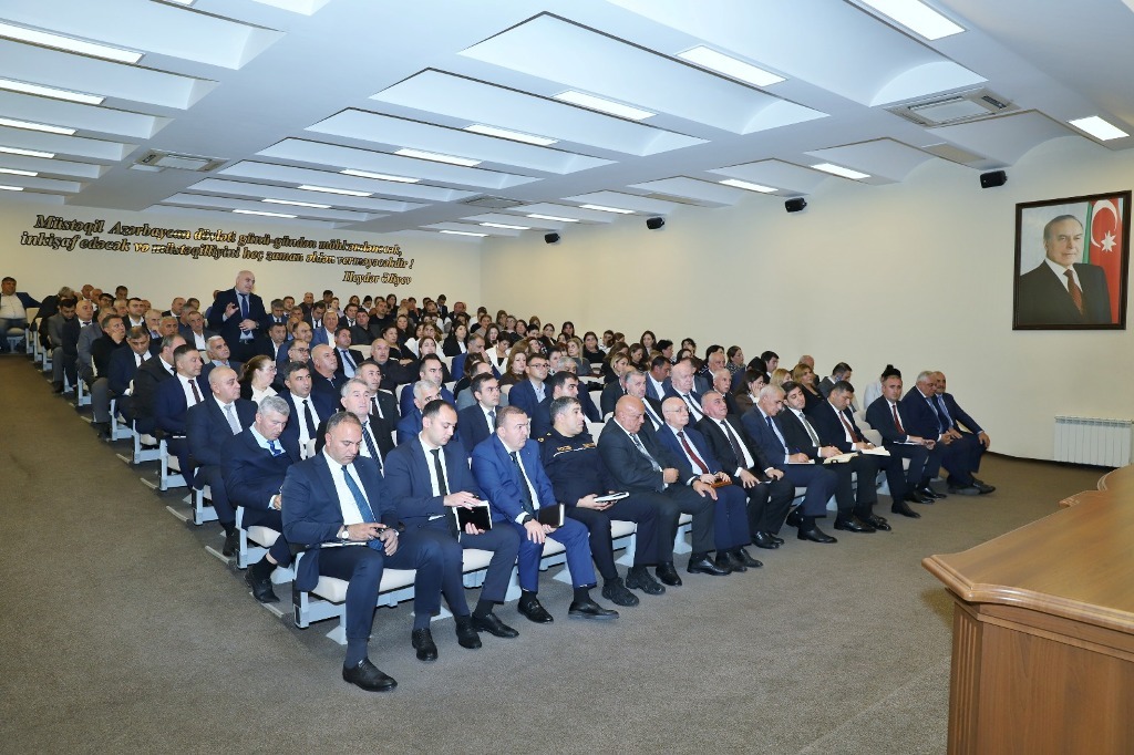 Paytaxt rayonlarında soyuq qışa hazırlıqla bağlı müşavirələr keçirilir (FOTO)