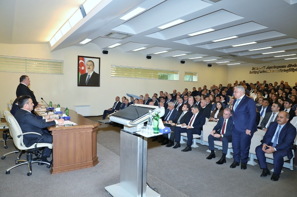 Paytaxt rayonlarında soyuq qışa hazırlıqla bağlı müşavirələr keçirilir (FOTO)