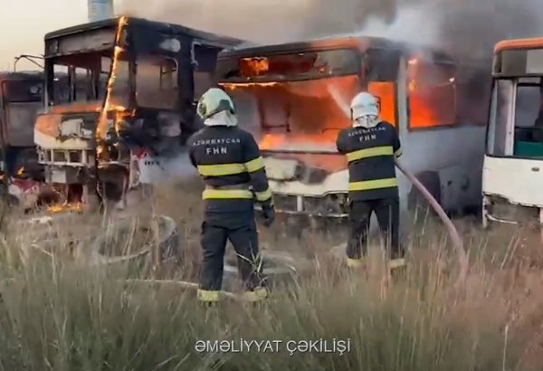 Məmmədli kəndində yararsız avtobuslar yanıb