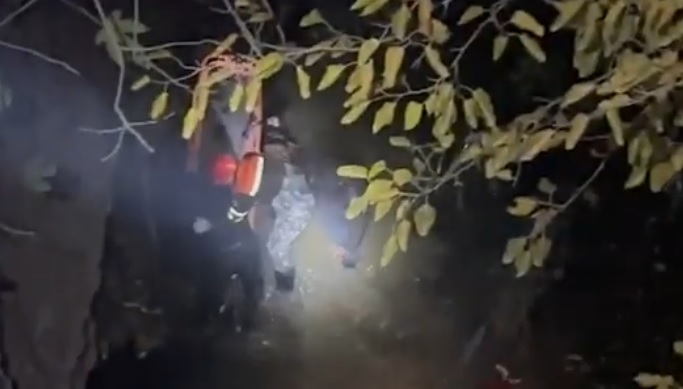 FHN çayın dərəsində köməksiz vəziyyətdə qalan vətəndaşı xilas edib (VİDEO)