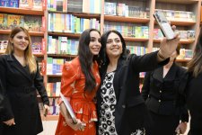"Azərbaycan dilini öyrənirik" kitabının təqdimat mərasimi keçirilib (FOTO)
