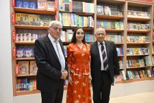 "Azərbaycan dilini öyrənirik" kitabının təqdimat mərasimi keçirilib (FOTO)