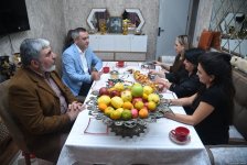 “Bakı Şəbəkəsi” İB Milli Qəhrəman, şəhid jurnalist Fəxrəddin Şahbazovun ailə üzvlərinə baş çəkib (FOTO/VİDEO)