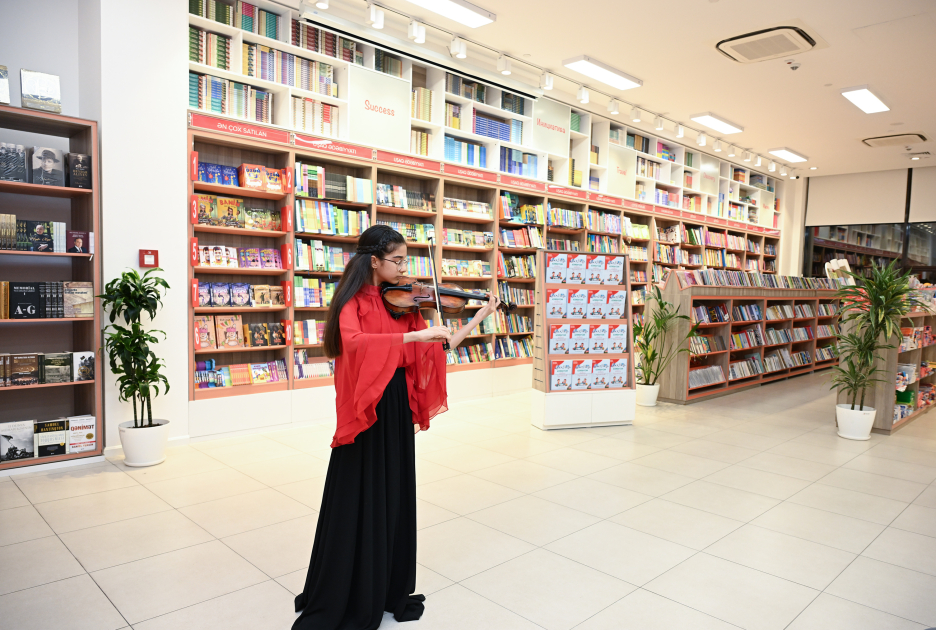 "Azərbaycan dilini öyrənirik" kitabının təqdimat mərasimi keçirilib (FOTO)