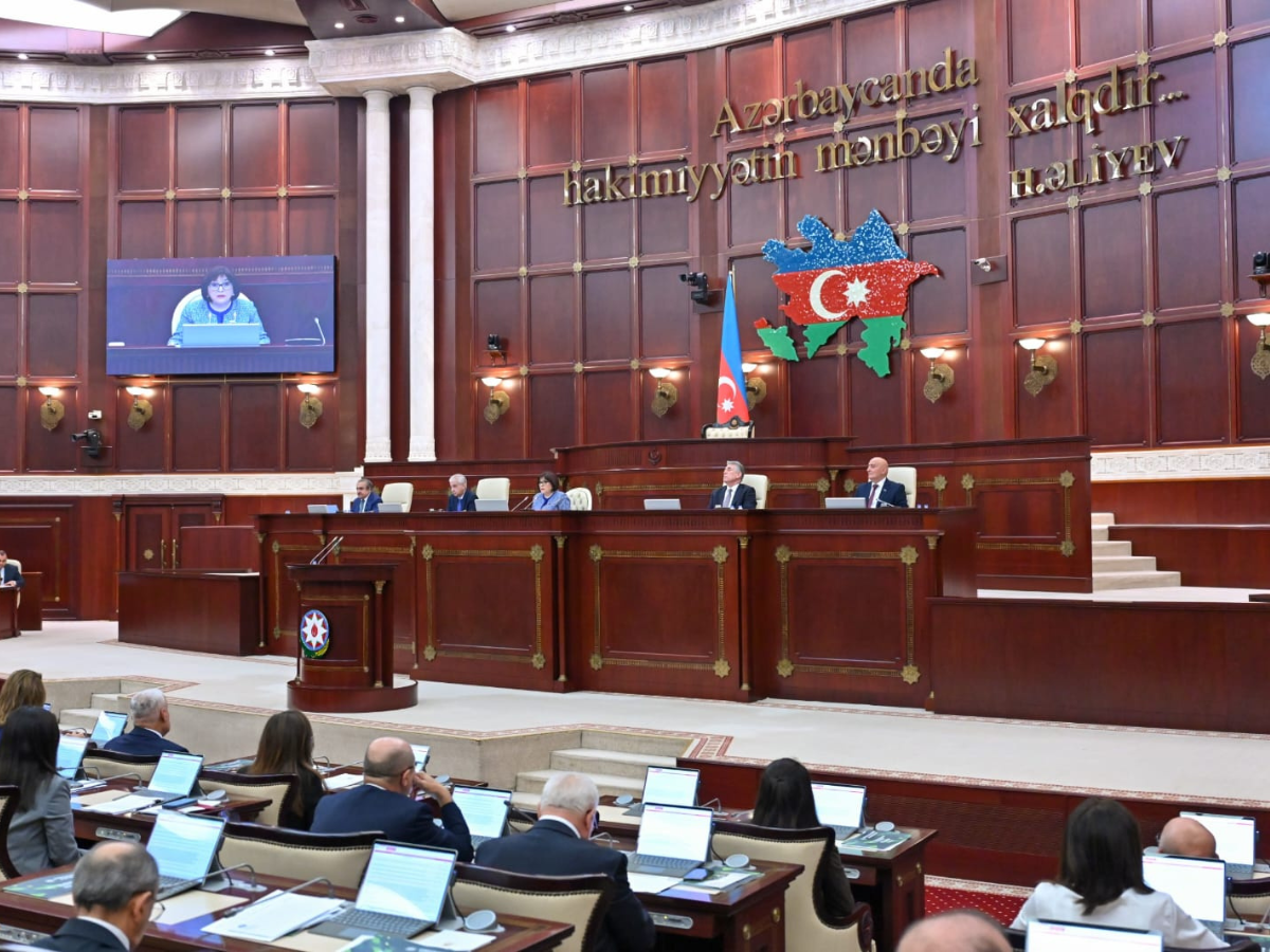 Milli Məclisin plenar iclasında 2026-cı ilin dövlət büdcəsi layihəsinin müzakirəsinə başlanıb (FOTO/YENİLƏNİB)