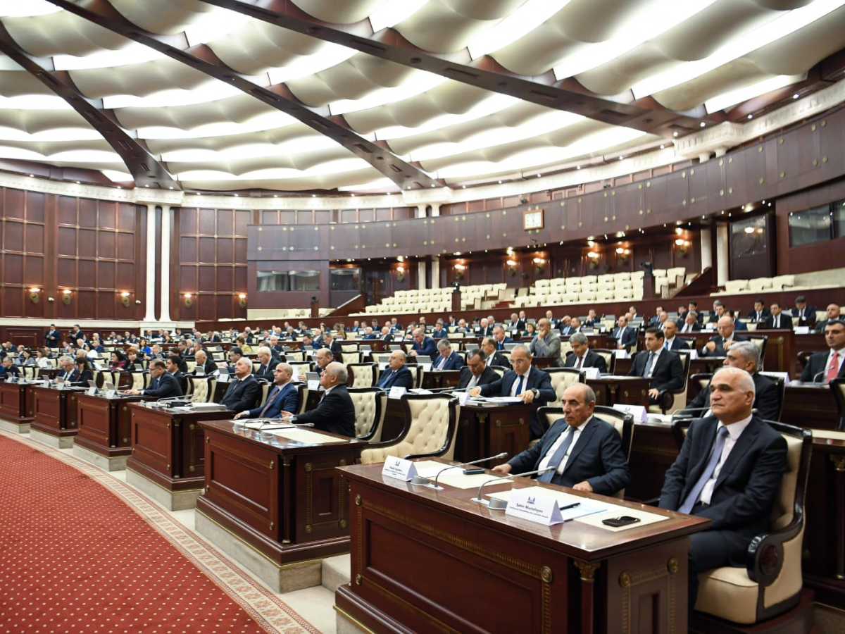 Milli Məclisin plenar iclasında 2026-cı ilin dövlət büdcəsi layihəsinin müzakirəsinə başlanıb (FOTO/YENİLƏNİB)