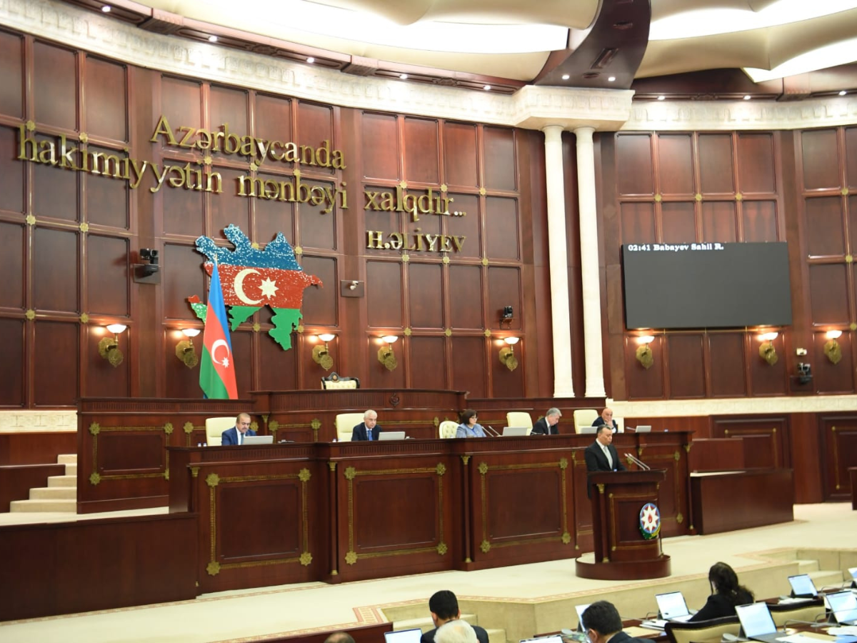 Milli Məclisin plenar iclasında 2026-cı ilin dövlət büdcəsi layihəsinin müzakirəsinə başlanıb (FOTO/YENİLƏNİB)