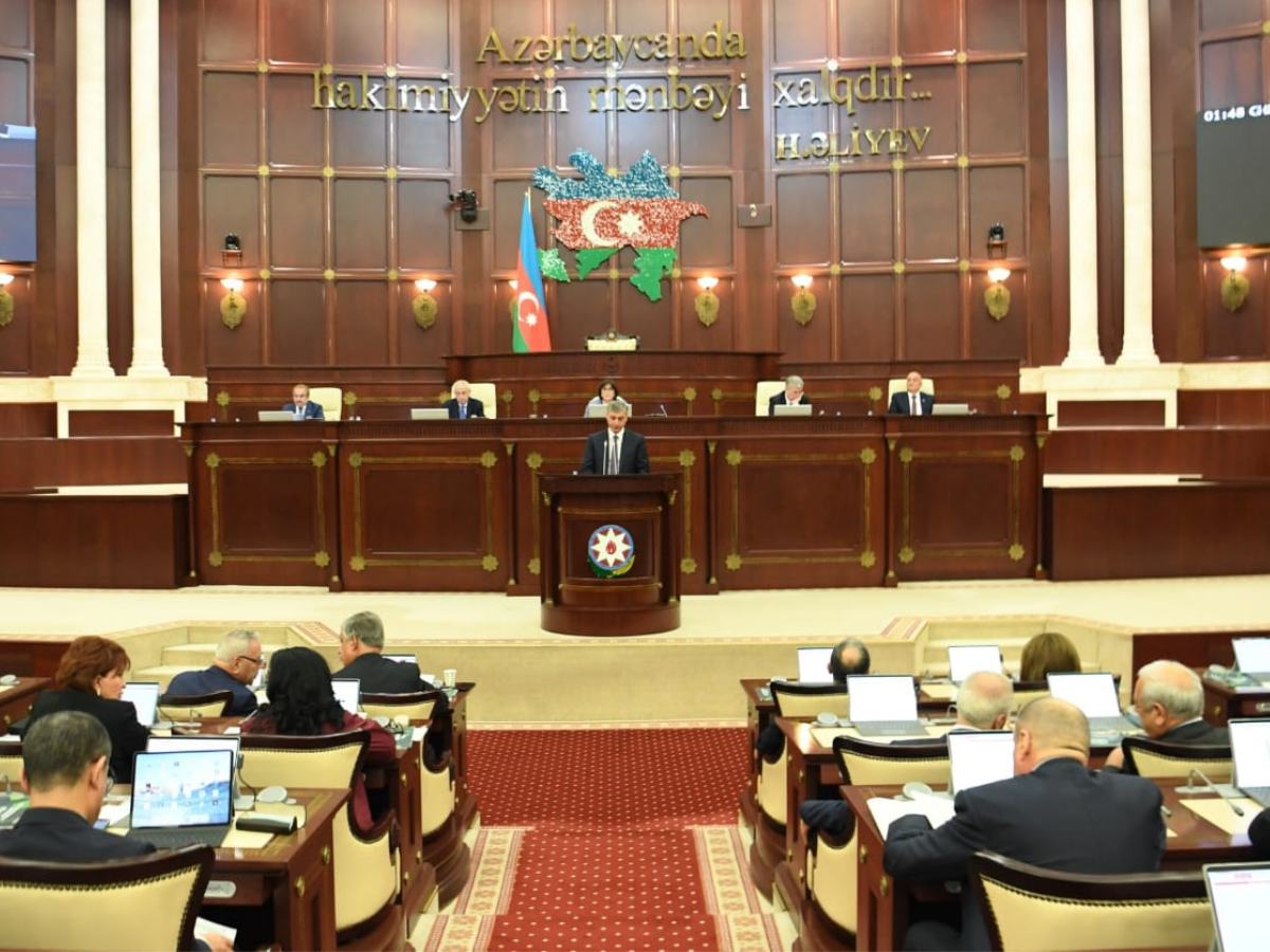 Milli Məclisin plenar iclasında 2026-cı ilin dövlət büdcəsi layihəsinin müzakirəsinə başlanıb (FOTO/YENİLƏNİB)