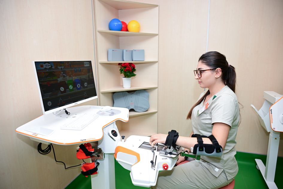 Yeni Klinikada Yeni Robotik Reabilitasiya və Sümük İliyi Transplantasiyası mərkəzlərinin açılış mərasimi olub (FOTO)