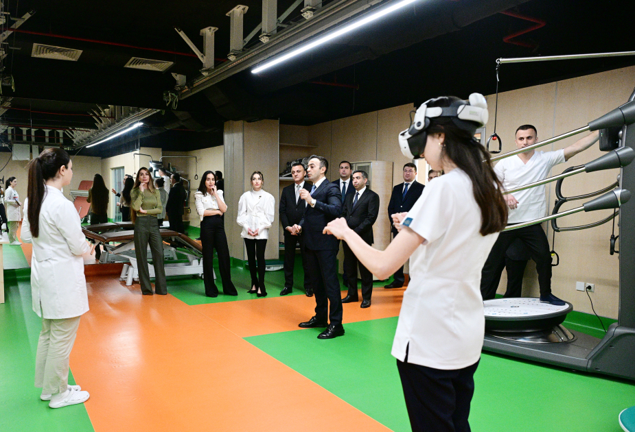 Yeni Klinikada Yeni Robotik Reabilitasiya və Sümük İliyi Transplantasiyası mərkəzlərinin açılış mərasimi olub (FOTO)