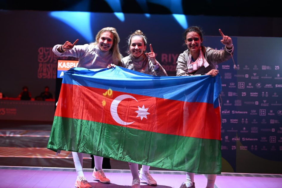 Azərbaycan qılıncoynadanları İslamiadada qızıl medal qazanıblar (FOTO)