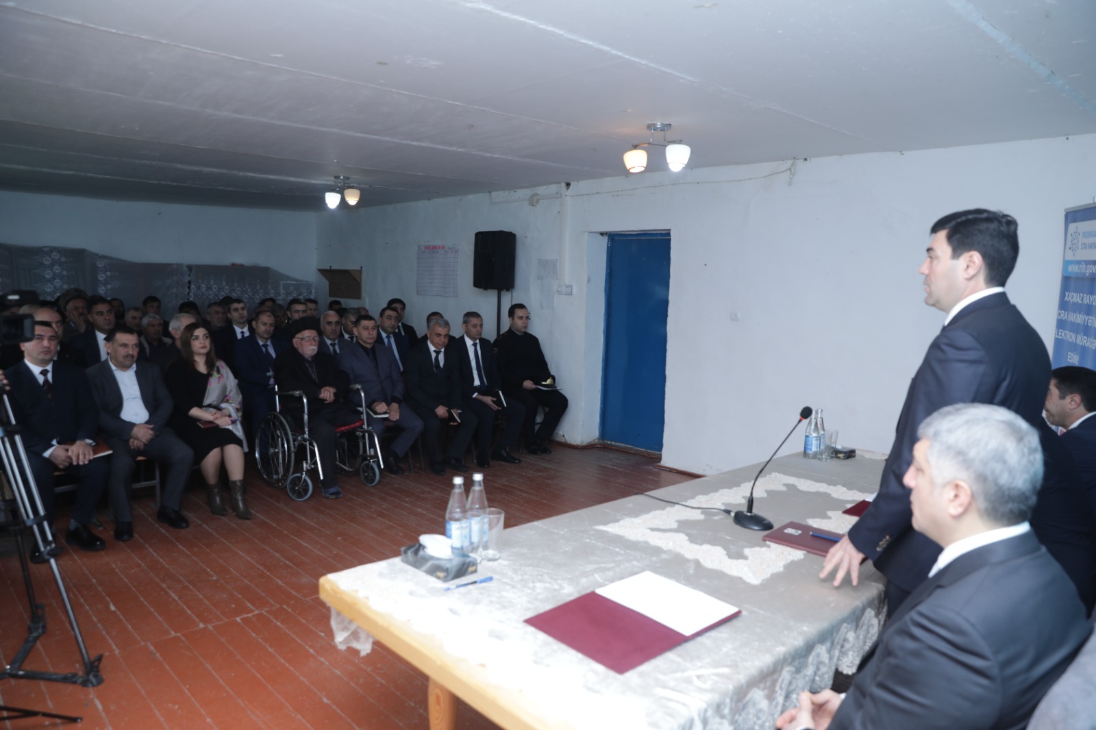 Elnur Rzayev Əhmədoba kəndində sakinlərin müraciət və təkliflərini dinləyib (FOTO)