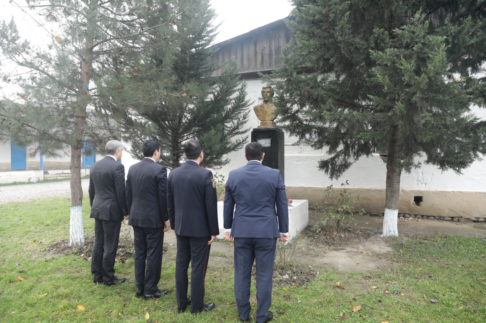 Elnur Rzayev Əhmədoba kəndində sakinlərin müraciət və təkliflərini dinləyib (FOTO)