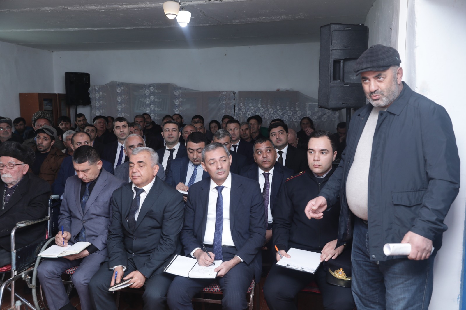 Elnur Rzayev Əhmədoba kəndində sakinlərin müraciət və təkliflərini dinləyib (FOTO)
