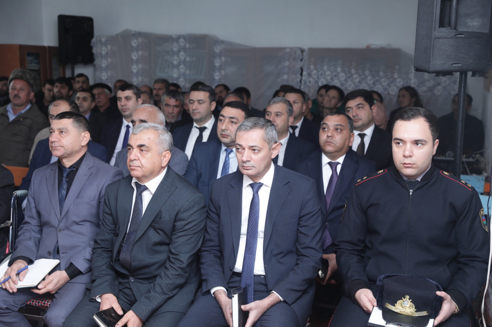 Elnur Rzayev Əhmədoba kəndində sakinlərin müraciət və təkliflərini dinləyib (FOTO)