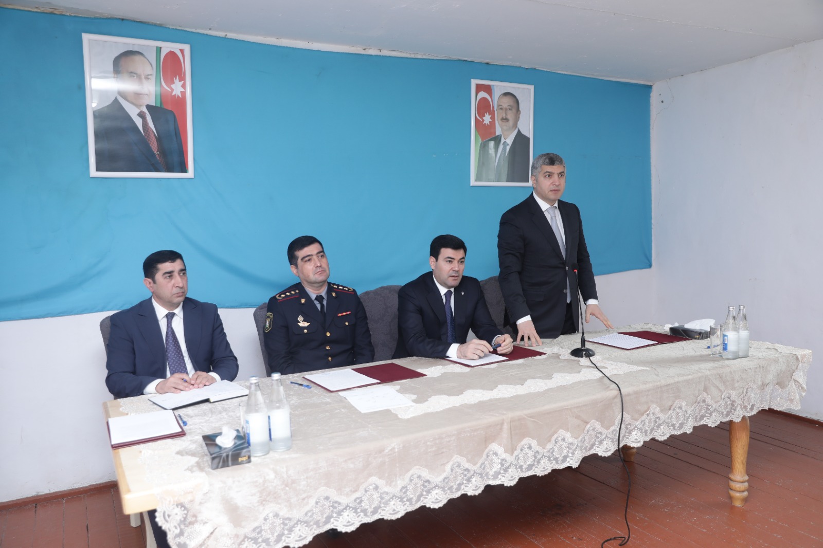 Elnur Rzayev Əhmədoba kəndində sakinlərin müraciət və təkliflərini dinləyib (FOTO)