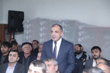Elnur Rzayev Əhmədoba kəndində sakinlərin müraciət və təkliflərini dinləyib (FOTO)