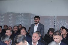 Elnur Rzayev Əhmədoba kəndində sakinlərin müraciət və təkliflərini dinləyib (FOTO)