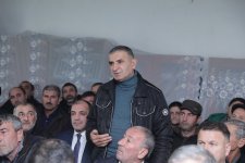 Elnur Rzayev Əhmədoba kəndində sakinlərin müraciət və təkliflərini dinləyib (FOTO)