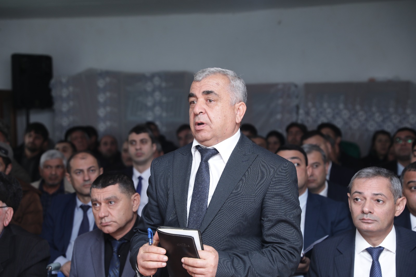 Elnur Rzayev Əhmədoba kəndində sakinlərin müraciət və təkliflərini dinləyib (FOTO)