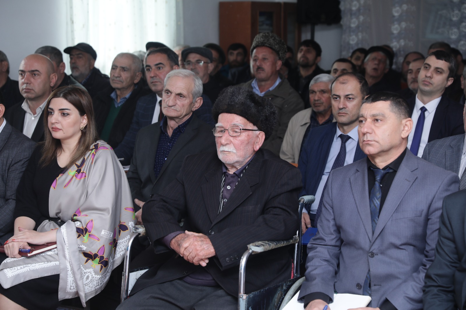 Elnur Rzayev Əhmədoba kəndində sakinlərin müraciət və təkliflərini dinləyib (FOTO)