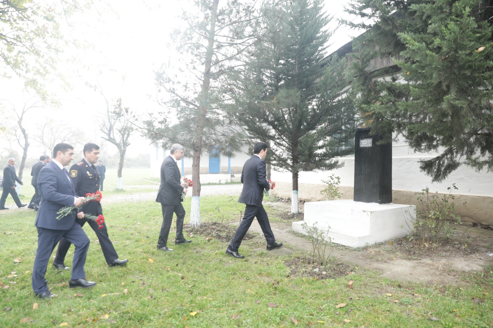 Elnur Rzayev Əhmədoba kəndində sakinlərin müraciət və təkliflərini dinləyib (FOTO)