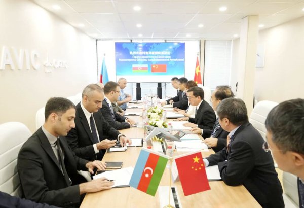 Azərbaycan müdafiə nazirinin müavinləri "Dubay Aviaşou - 2025" sərgisində iştirak ediblər