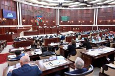 Milli Məclisdə 2026-cı ilin dövlət büdcəsi zərfinin müzakirəsi davam etdirilib (FOTO/YENİLƏNİB)