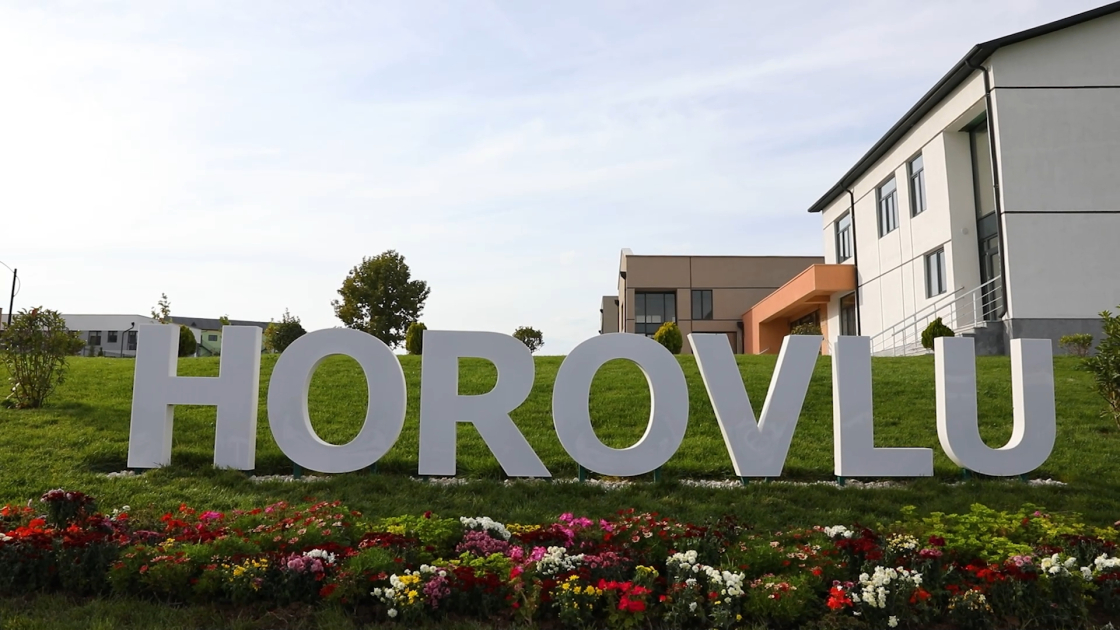 Növbəti köç karvanı Cəbrayılın Horovlu kəndinə çatıb: açarlar təqdim olunub (YENİLƏNİB)