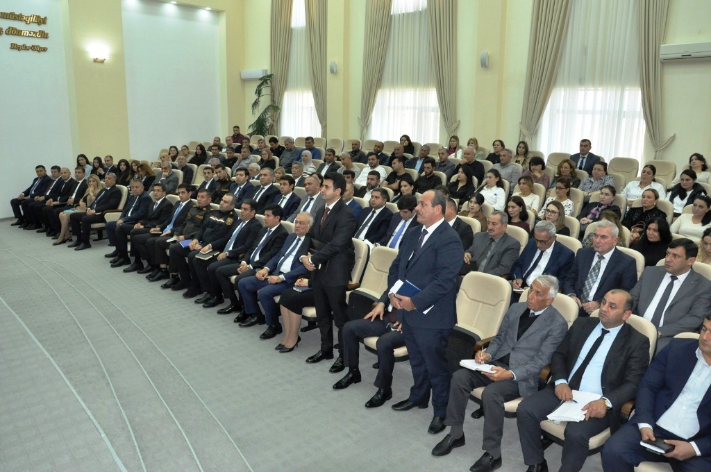 Paytaxtın daha üç rayonunda qarlı havalara hazırlıqla bağlı müşavirələr keçirilib (FOTO)