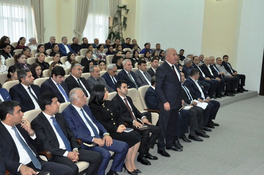 Paytaxtın daha üç rayonunda qarlı havalara hazırlıqla bağlı müşavirələr keçirilib (FOTO)