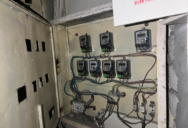 Yasamalda yanğın baş verən binanın elektrik şaxtasından fotolar