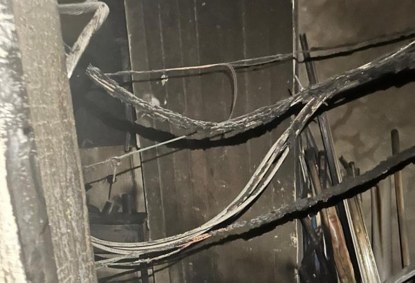 Yasamalda yaşayış binasında yanğının başladığı iddia edilən elektrik şaxtasından FOTOLAR