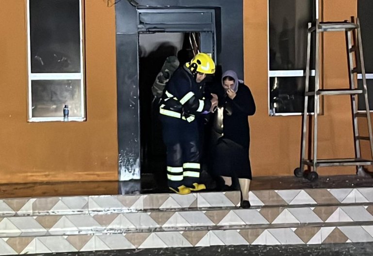 Yanğında tüstüdən zəhərlənənlərin son vəziyyəti açıqlandı