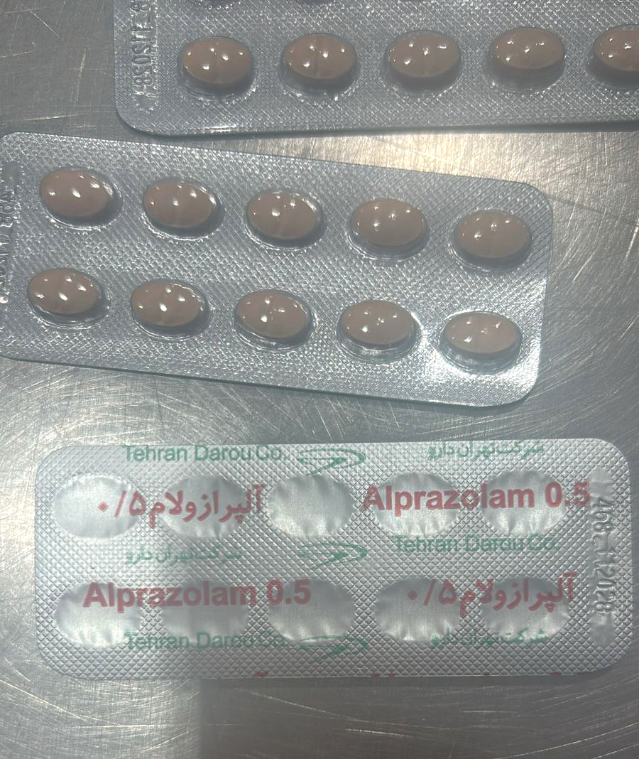 İçərisində psixotrop maddələrin də olduğu xeyli miqdarda dərman vasitəsi aşkar edilib (FOTO)