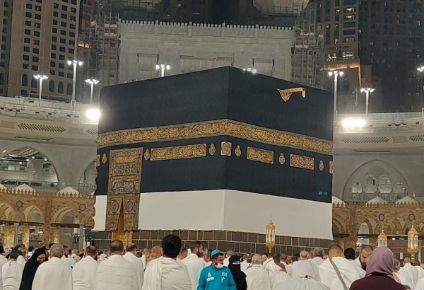 Kəbənin örtüyü 3 metr yuxarı qaldırılıb