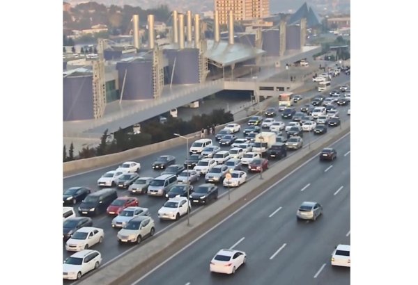 Sürücülərin NƏZƏRİNƏ: Bakıda bu yollarda sıxlıq var - SİYAHI (FOTO)