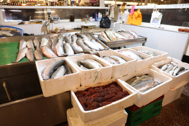 “8-ci km” bazarında qanunsuz quş kəsimi və sanitariya qaydalarının pozulması aşkarlanıb (FOTO)