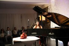 Almaniyada yaşayan azərbaycanlı gənc pianoçunun Berlində “Narın içində not” adlı solo konserti keçirilib (FOTO)