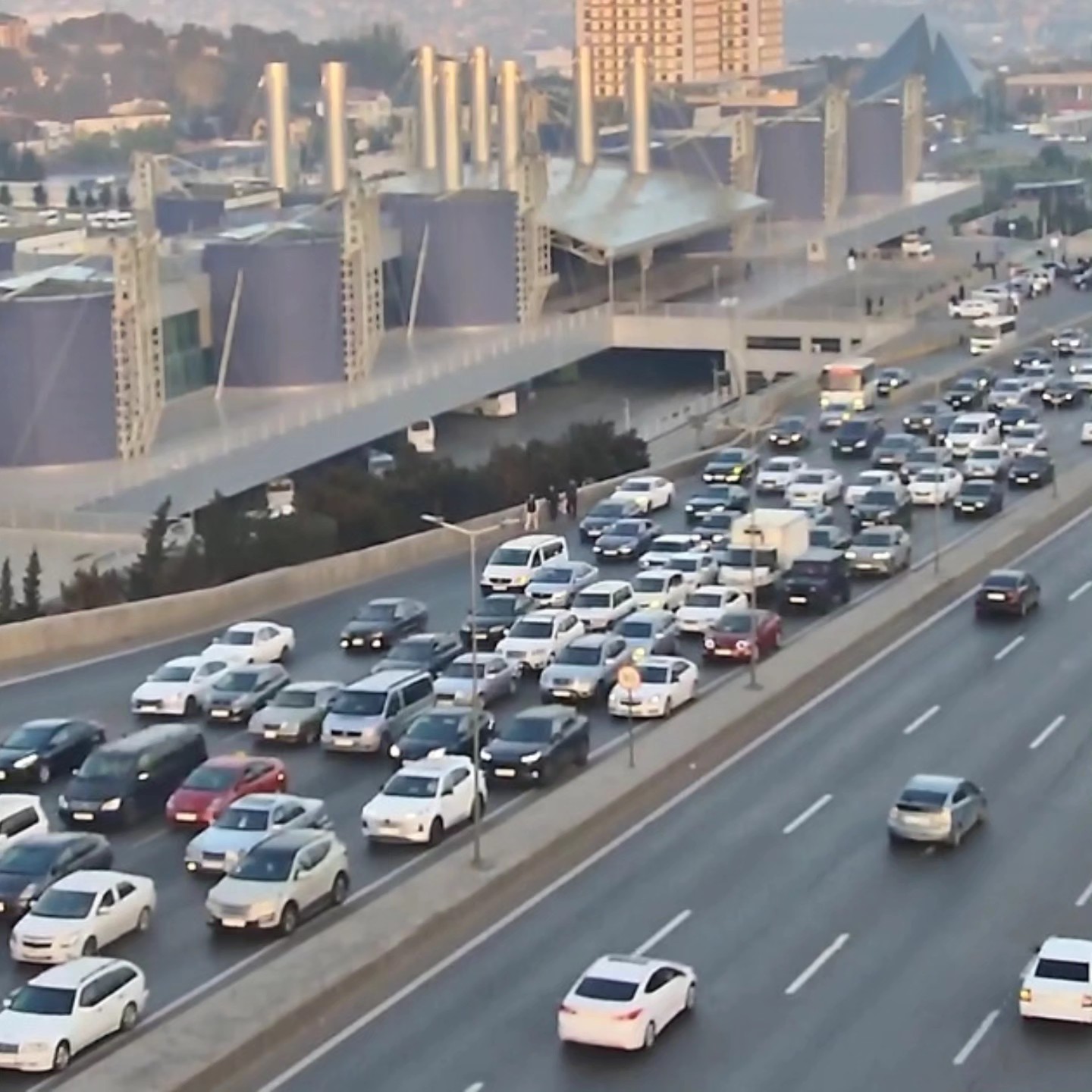 Sürücülərin NƏZƏRİNƏ: Bakıda bu yollarda sıxlıq var - SİYAHI (FOTO)