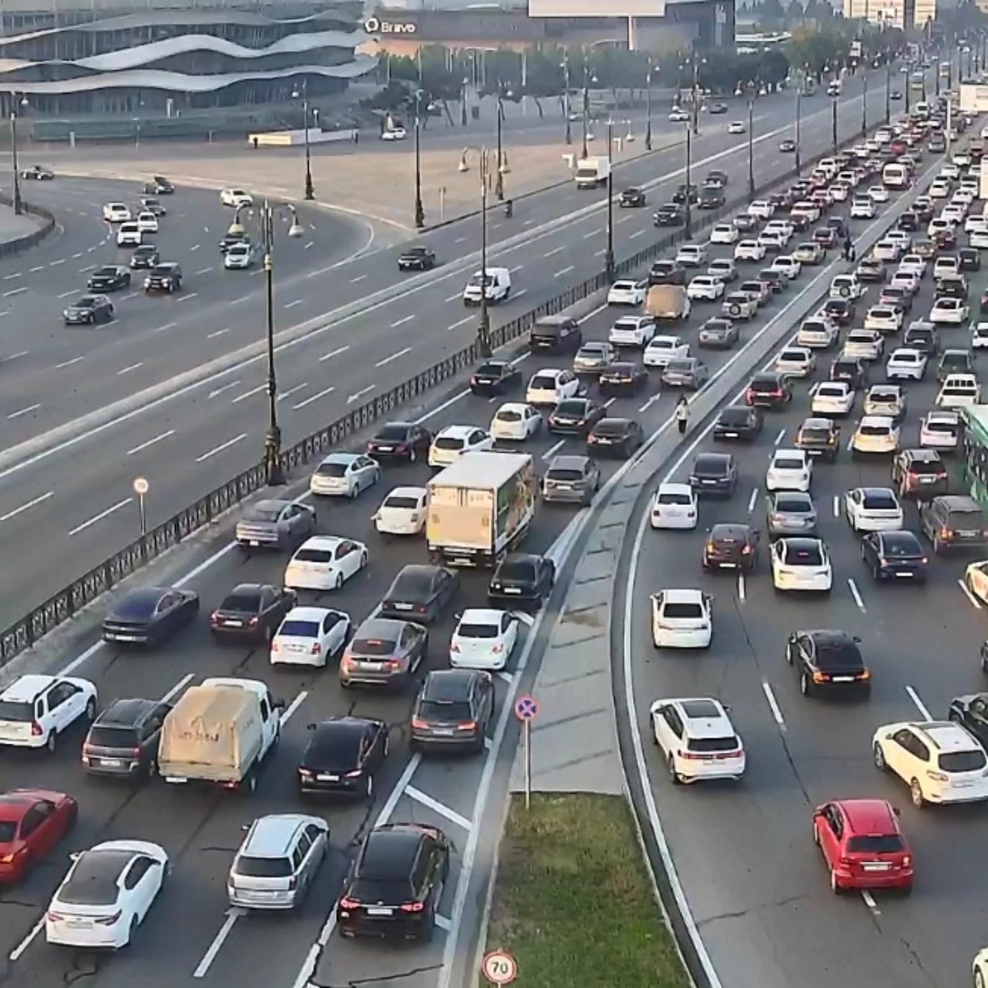 Sürücülərin NƏZƏRİNƏ: Bakıda bu yollarda sıxlıq var - SİYAHI (FOTO)